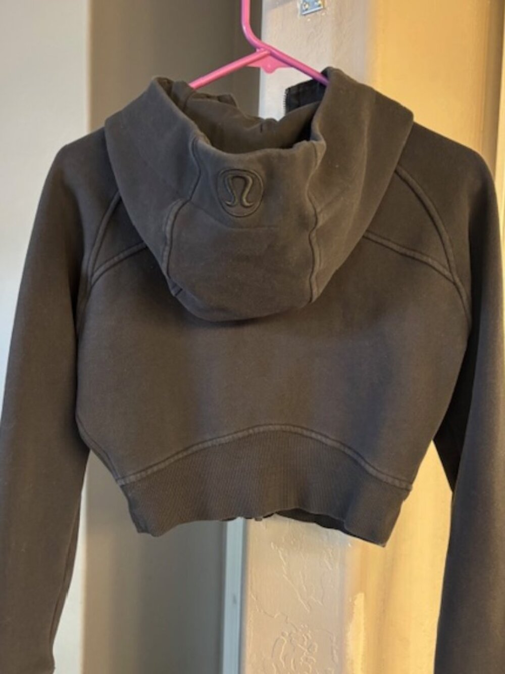 Lululemon Black Scuba full zip cropped hooded sweatshirt, size 4 - Picture 2 of 3